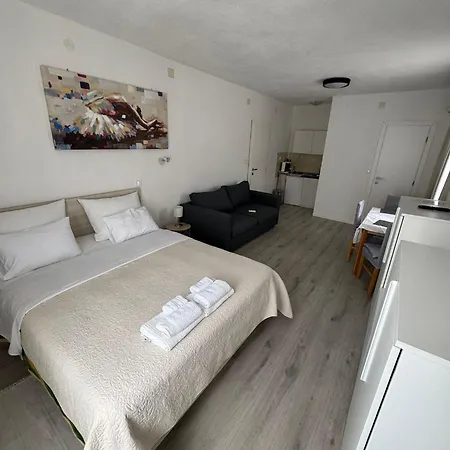 Paulina Harmony Rooms Guest house Seget Vranjica